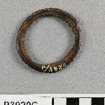 915793