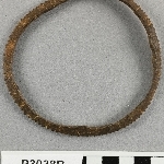 915803