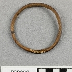 915806