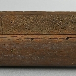 916044
