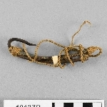 916370