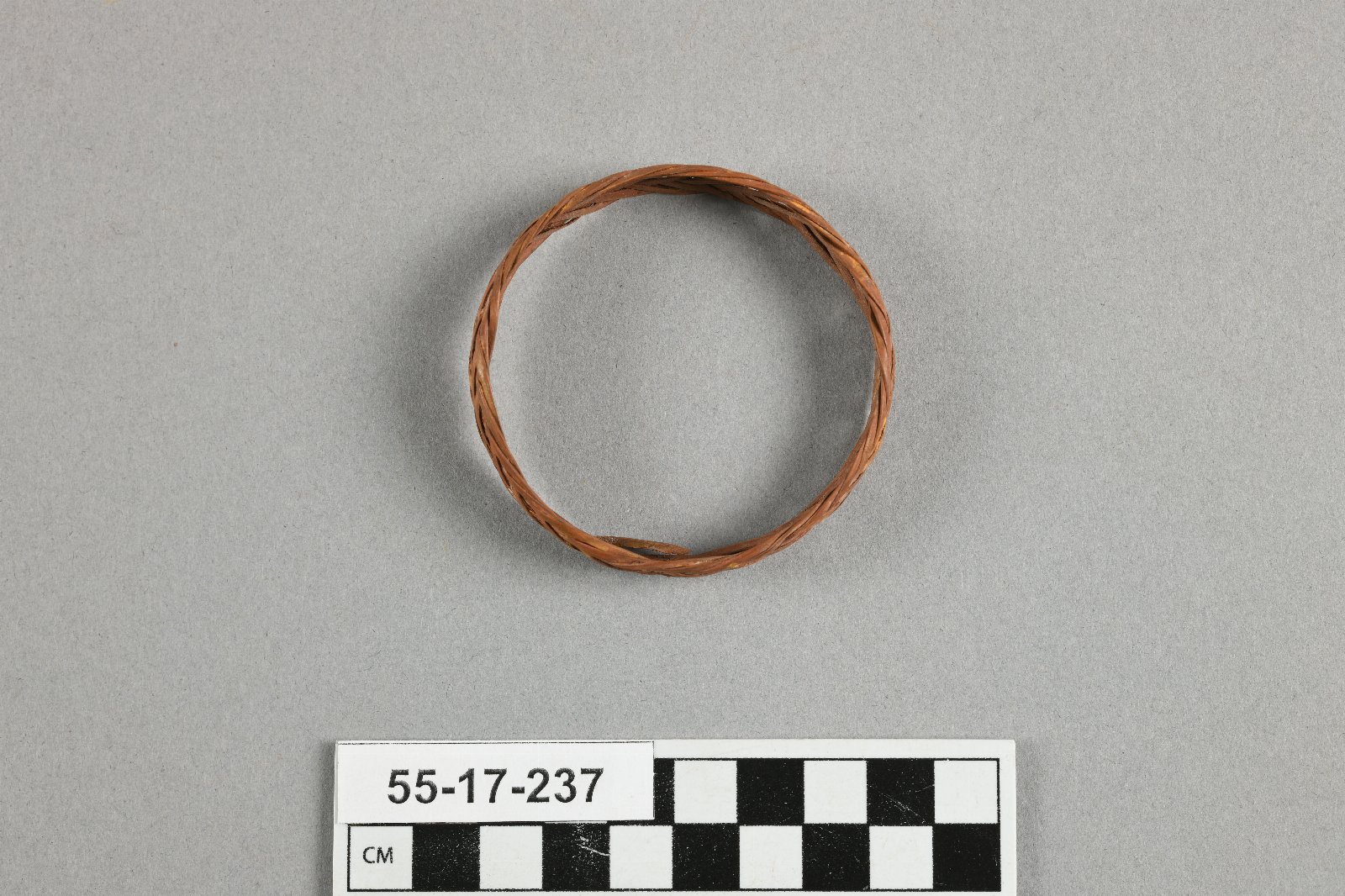 922579