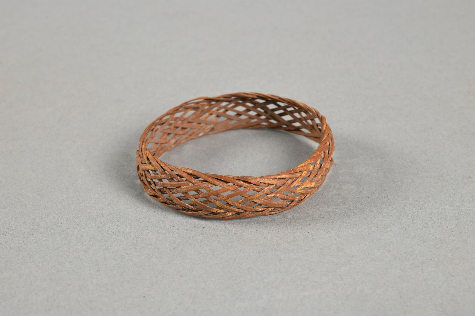 922601