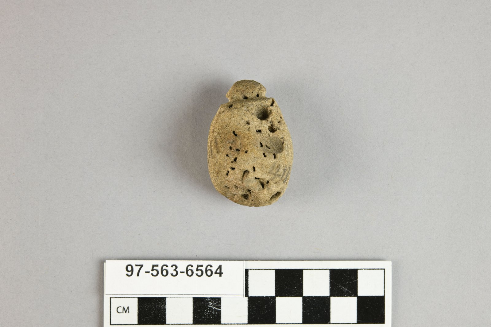 933720