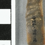 940086