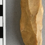 942573