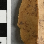 942858