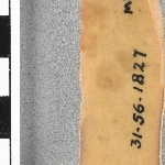 943877