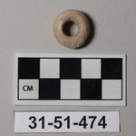 974697