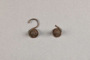 43296