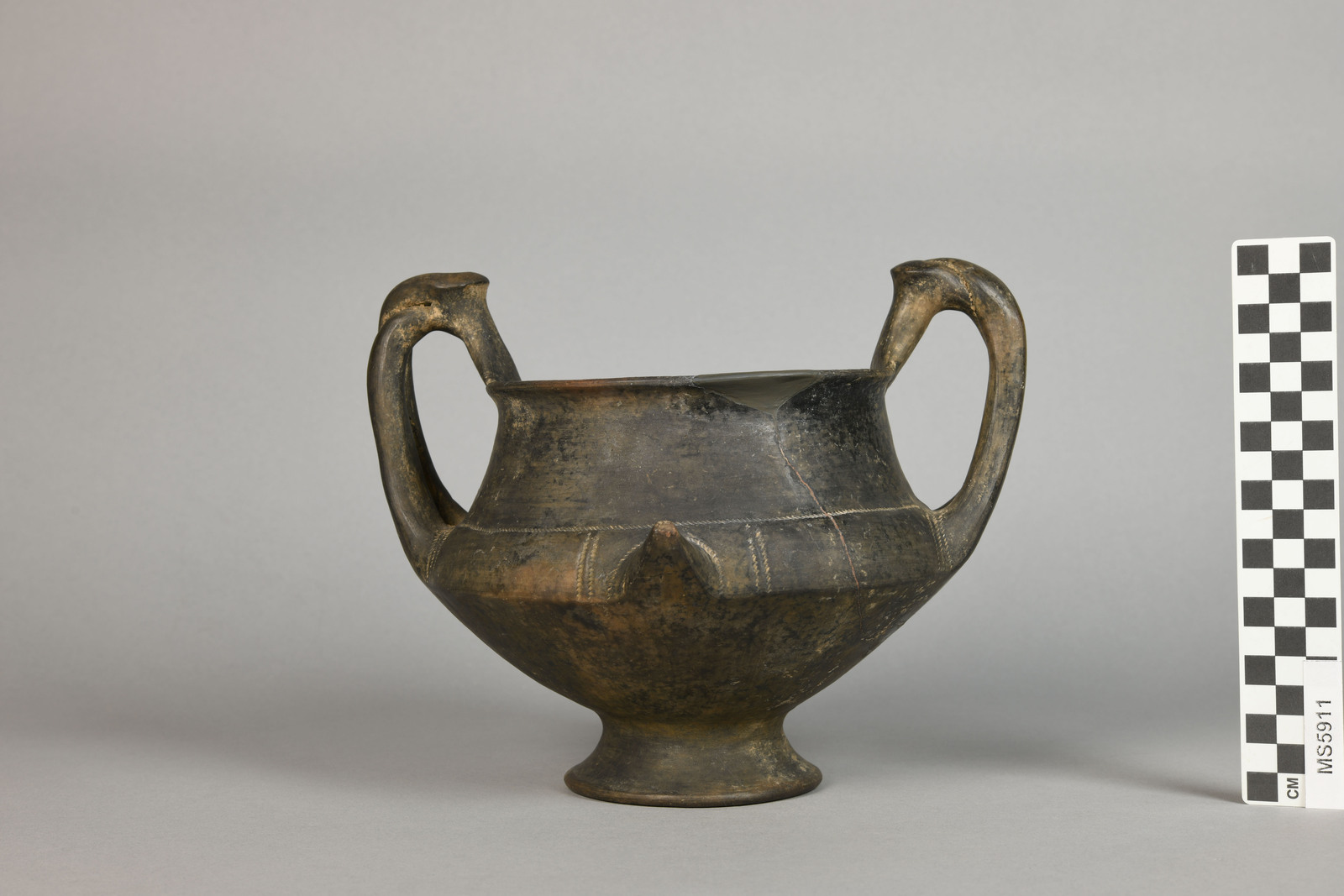 981810