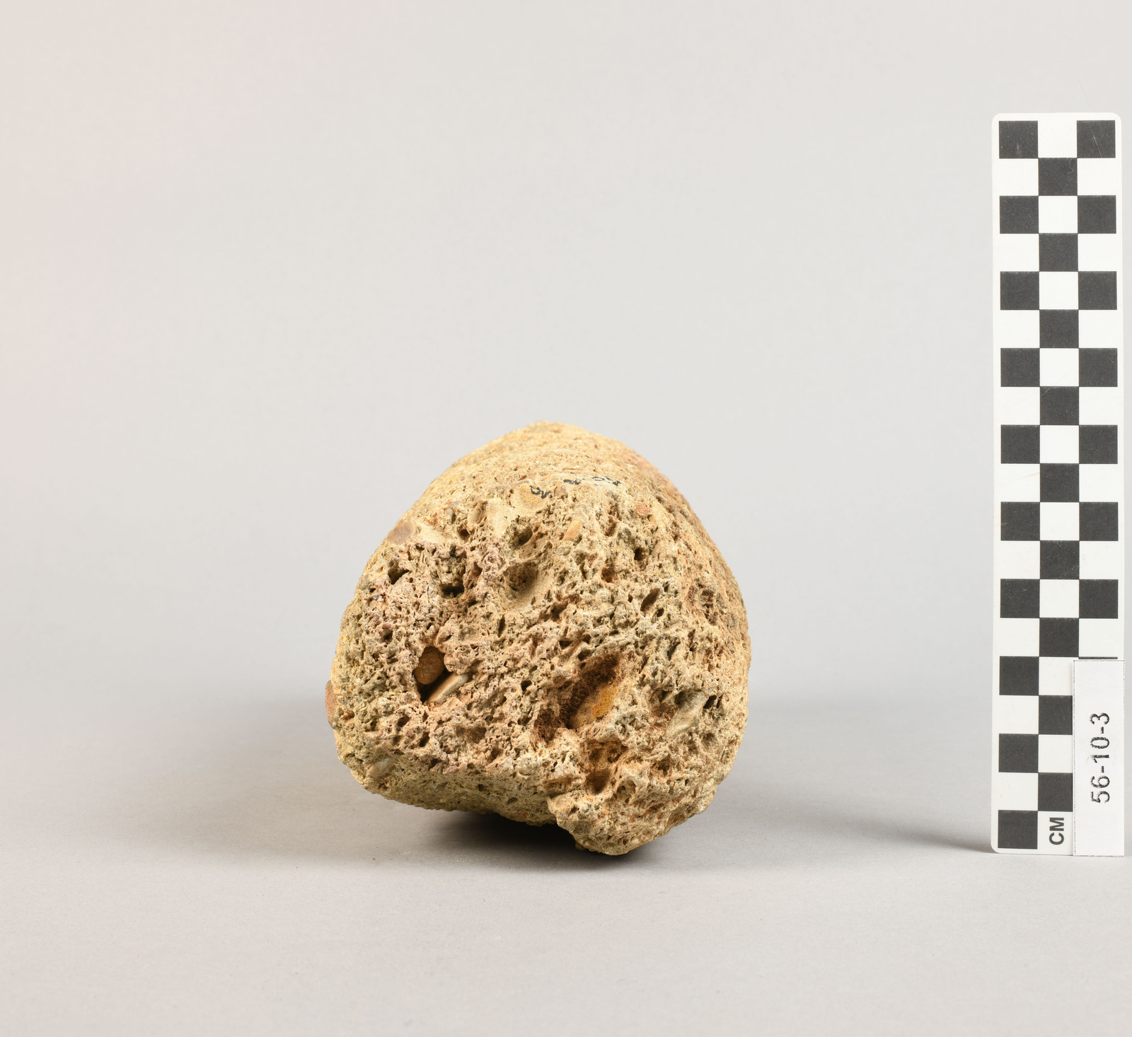 983160