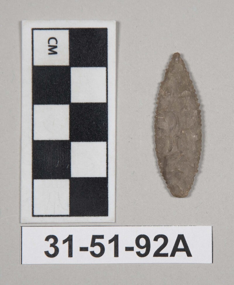983496