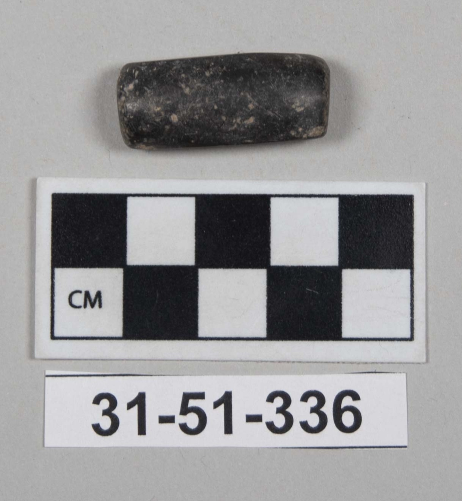 983506