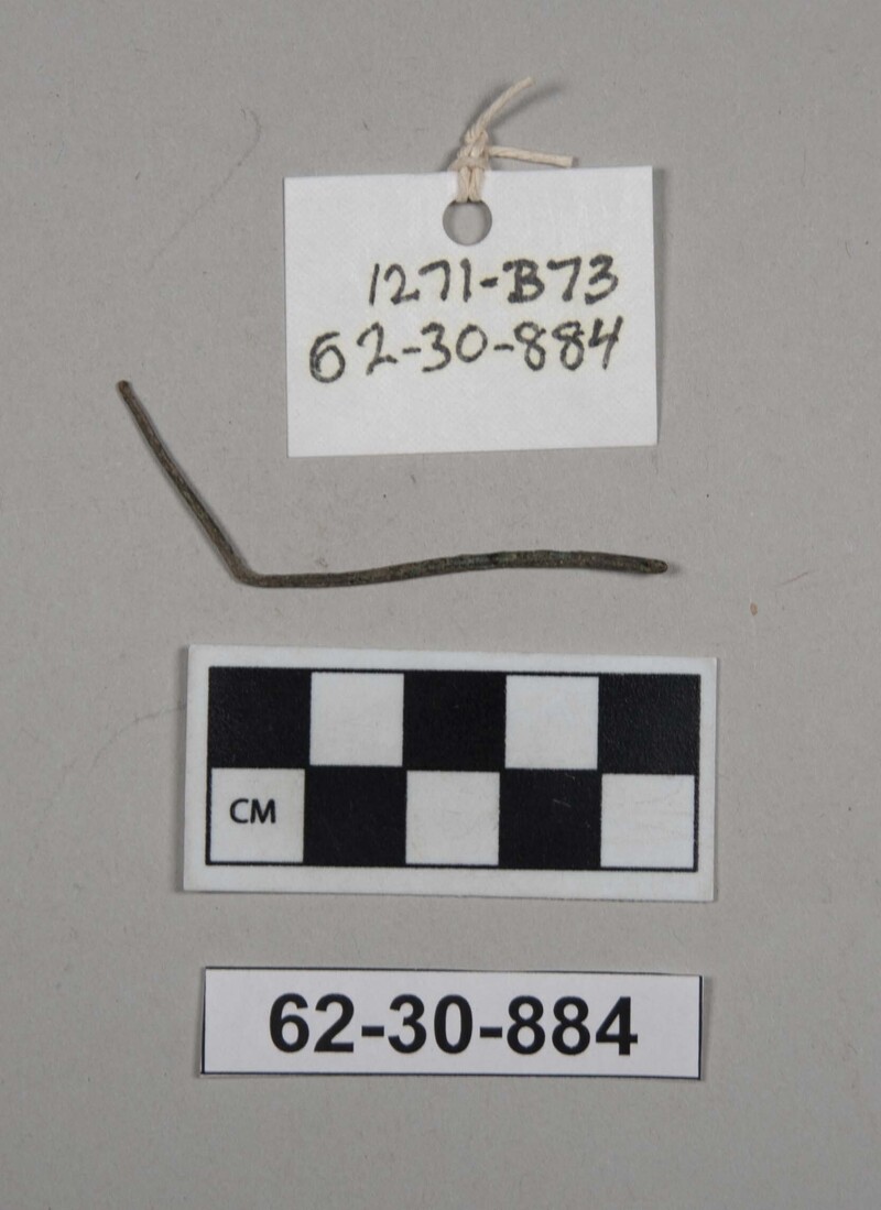 998475