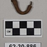 998477