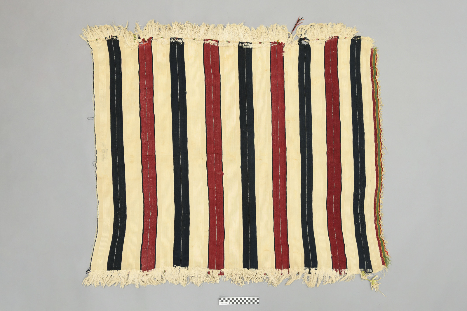 1023823