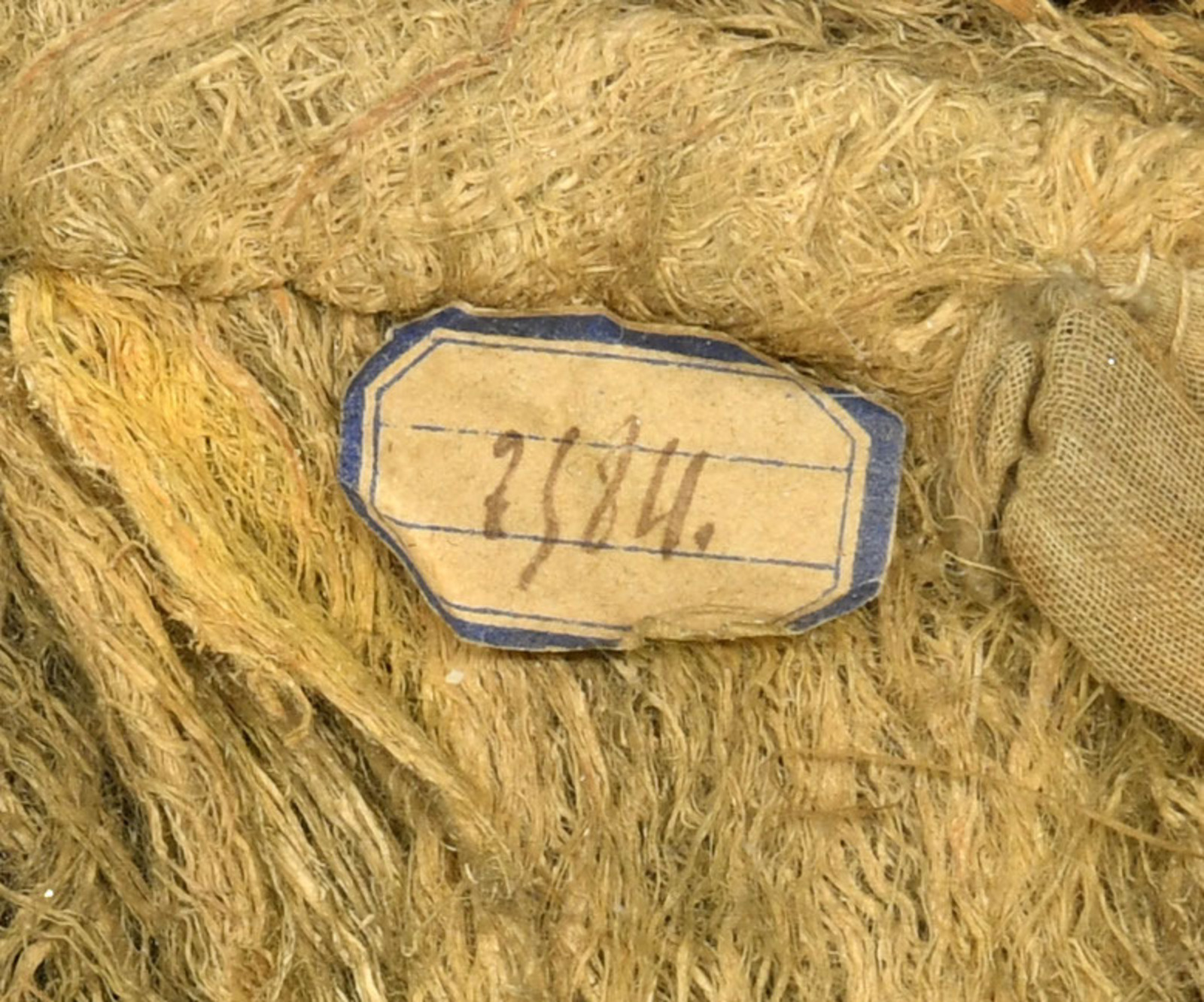 1025100